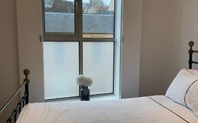 Central, Modern And Peaceful, Lovely Cathedral Views, Two-Bed Apartment With 40
